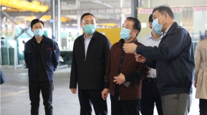 2020年04月30日，市工信局副局長謝萬寶，縣工信局局長周興干，副局長朱光莆等相關領導到江蘇景泰玻璃有限公司視察
